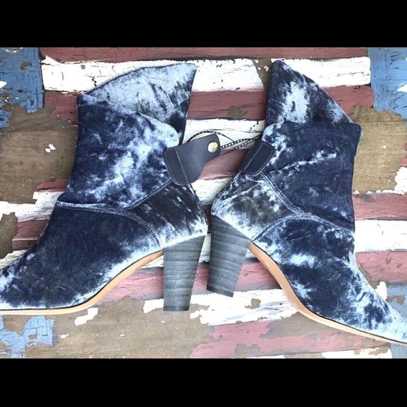 NWT $198 Free People  | Moonlit | Crushed Velvet Boots in Blue - Picture 4 of 12